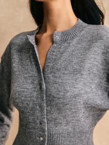 Poéselle Cárdigan de punto sencillo de unicolor de manga larga con botones delanteros slim, gris, suéter corto de mujer, ropa de invierno para mujer, ropa de otoño para mujer, FW24