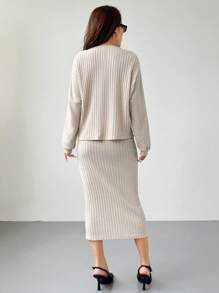 SHEIN PETITE Conjunto informal de 2 piezas de top corto acanalado de manga murciélago y falda para mujer