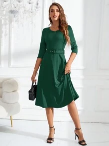 SHEIN Clasi Vestido elegante de longitud media con cuello redondo, manga corta, cintura con ojetes y lazo en unicolor para mujeres - Verde Oscuro - Ver 4
