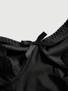 ROMWE Goth Y2K Seksowny kontrastowy koronkowy top na ramiączkach spaghetti z ozdobą w talii z wiązaniem na sznurku, odpowiedni na imprezę noworoczną - Czarne - Zobacz 3