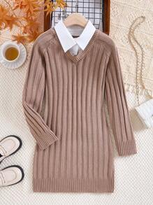 少女针织毛衣裙，秋冬新品。卡其色粗纱针织设计，展现独特个性。多层次的领口设计彰显时尚格调。时尚温暖的针织，四季皆宜。柔软亲肤的蓬松纱线材质，轻盈舒适。优雅精致的廓形，适合居家、休闲、校园、派对、度假等各种场合。 - 卡其色 - 查看 1