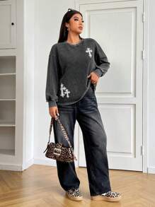 SHEIN EZwear Sudadera holgada de manga larga con cuello redondo, de tejido de punto suave con estampado en cruz, en look retro vintage con lavado ácido, para mujeres de talla grande para usar en campus y calle en otoño