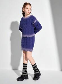SHEIN Explorewe Tween Girls 牛仔水洗色，个性化街头做旧罗纹纹理毛衣搭配迷你裙套装，适合外出、购物和拍照 - 藍色 - 查看 4