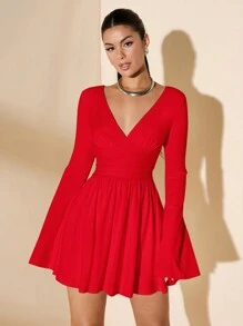 SHEIN BAE Đầm mini tay dài cổ chữ V sâu, tối giản, màu trắng trơn, gợi cảm, bó sát, eo xếp nếp, dành cho nữ, mùa thu/đông - Đỏ - Xem 5
