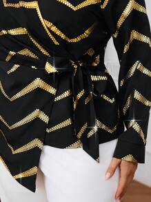 SHEIN Privé Blouse asymétrique à rayures métalliques et col V avec attache pour femmes grande taille, convient pour les rendez-vous, les fêtes et les sorties - Multicolore - Voir 7