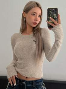 DAZY 女式纯色蝴蝶刺绣圆领长袖 T 恤，秋季 - 杏色 - 查看 6