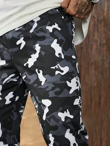 Manfinity LEGND Men's Drawstring Camo Print Pockets Casual Camo Joggers Sweatpants - Multicolor - View 4