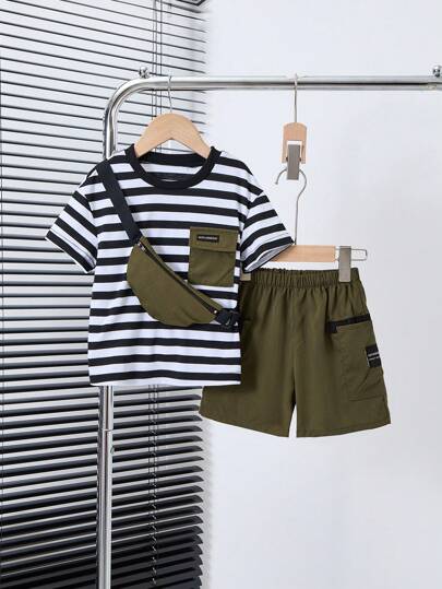 SHEIN 3件套幼儿男童夏季套装，条纹短袖上衣带口袋，纯色短裤带口袋，可爱小袋，休闲时尚，适合春夏出游、度假、旅行、休闲、日光浴等场合。