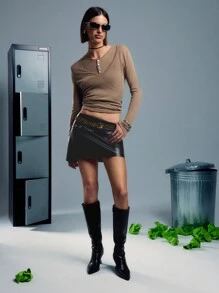 TypaGal 纯色仿皮孔眼腰带不对称迷你裙