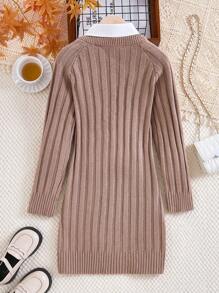 少女针织毛衣裙，秋冬新品。卡其色粗纱针织设计，展现独特个性。多层次的领口设计彰显时尚格调。时尚温暖的针织，四季皆宜。柔软亲肤的蓬松纱线材质，轻盈舒适。优雅精致的廓形，适合居家、休闲、校园、派对、度假等各种场合。 - 卡其色 - 查看 2