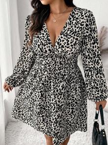 SHEIN Frenchy 大码女式 V 领收腰喇叭裙，花卉法式优雅舒适休闲长袖连衣裙，新款秋冬款式 - 彩色 - 查看 3