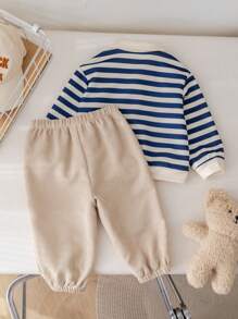 SHEIN 2 pezzi/Set Autunno Inverno Neonato Maschio/Femmina Camicia Polo a Righe Stile College Confortevole e Morbida e Pantaloni Lenti in Pile con toppe Decorativa di Orso cartoni animati