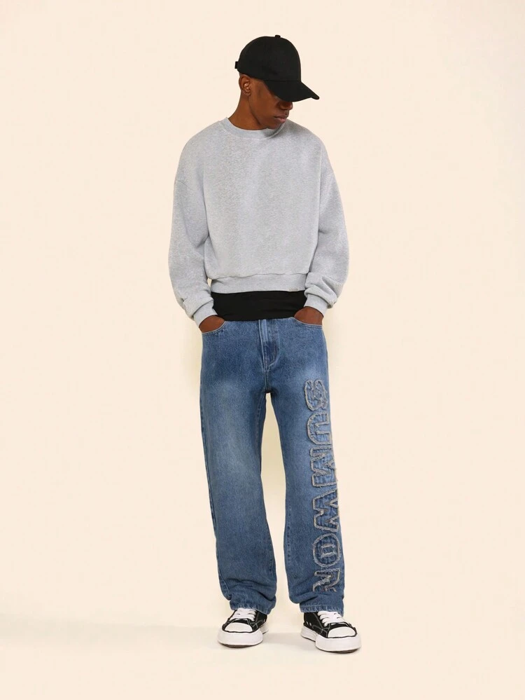 Calça Denim Reta com Aplique