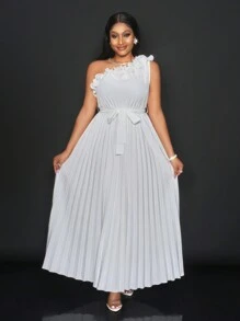 Slaydiva Nuevo vestido largo elegante y lujoso de mujer con hombros asimétricos, volantes en la cintura, plisado y tela blanca