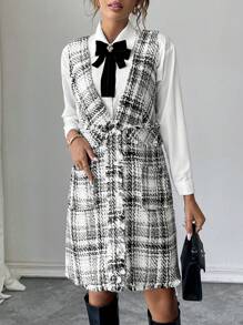 Chiquease 复古格子纽扣前 V 领做旧下摆休闲连衣裙，秋季