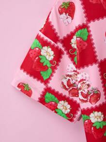 Strawberry Shortcake X SHEIN Blusa suelta de hombros caídos con parches de dibujos animados y fresa, talla grande, para el verano