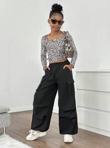 SHEIN Tween-Mädchen Lässiges 2-teiliges Set aus kurz geschnittenem T-Shirt mit Leopardenmuster, langen Ärmeln, Kordelzug und Cargohose