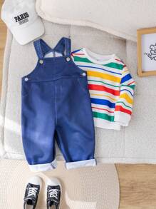 SHEIN 2 件套男婴休闲圣诞假期韩版条纹卫衣和牛仔效果背带裤套装，适合秋冬季 - 藍色 - 查看 4