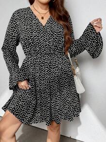 SHEIN Frenchy Váy tay chuông họa tiết hoa chữ A cỡ lớn cho mùa thu - Đen và trắng - Xem 2