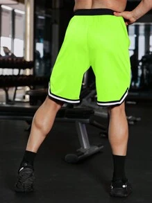 Manfinity Fitness 男友风男士字母印花抽绳腰部日常健身短裤 - 綠色 - 查看 2