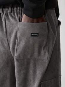 Manfinity VCAY Pantalones rectos de cintura elástica y ajuste holgado con parche para hombres jóvenes, uso cómodo para el día a día - Gris Oscuro - Ver 5