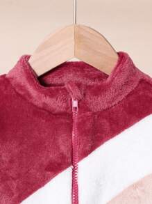 زوج من جاكيتات الفتيات الرضع العادية المرقعة الفضفاضة، مناسبة للارتداء اليومي في الخريف والشتاء