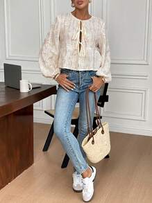 SHEIN Frenchy 女士休闲优雅前系带灯笼袖秋季衬衫，女士秋季前系带长袖短款休闲衬衫，教师服装，秋季服装，秋季婚礼宾客礼服，黄色女式连衣裙，冬季上衣，服装，可爱女式衬衫，女士办公室服装，长袖衬衫，女士亚麻服装，秋季女式服装，圣诞派对单袖衬衫，冬季上衣 - 杏色 - 查看 4