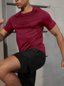 Manfinity Sport Corelite 男友风男士休闲字母印花网眼拼接运动T恤，夏季男士压缩衣 - 酒紅色 - 查看 5