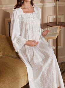 Floral Embroidery Oversized Square Neck Long Sleeve Maternity Nightgown, Vacation