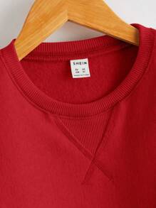 年轻男孩纯色领口细节圆领长袖休闲日常 T 恤，适合秋冬季