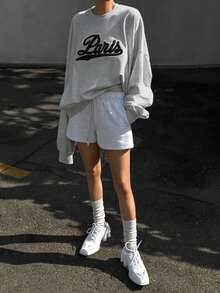 DAZY Áo nỉ chui đầu cổ tròn rộng rãi họa tiết chữ cho nữ - Xám - Xem 2