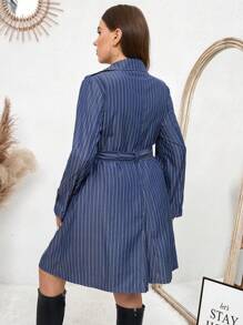 SHEIN LUNE 大码秋季休闲条纹双排扣风衣，商务休闲女装，教师服装，外出服装大码秋装 - 藍白色 - 查看 3