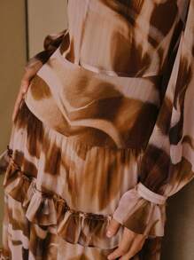 MOTF STUDIO Vestido sin corsé de gasa con estampado integral, escote en V, mangas acampanadas y ribete de volantes