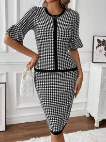 SHEIN Clasi 一套女士圆领中袖荷叶边领撞色千鸟格印花上衣和修身半裙套装 - 黑與白 - 查看 5