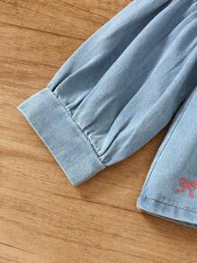 Bộ 2 áo sơ mi denim xanh nhạt giản dị cho bé gái kết hợp với áo cánh dài tay rộng rãi thêu nơ và quần ống rộng thêu bướm denim xanh nhạt, Bộ thời trang đa năng, Hàng mới về mùa thu/đông 2024 - Màu xanh lam - Xem 3