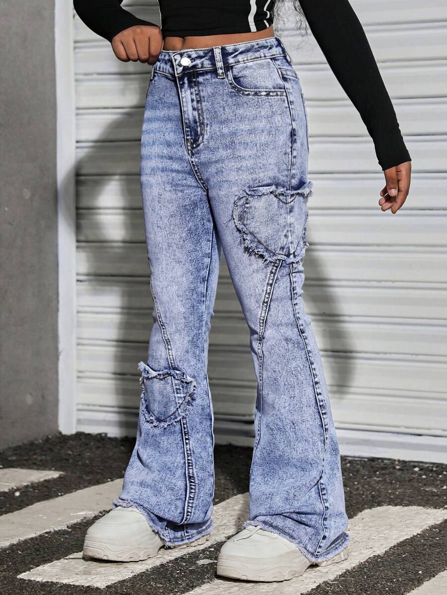 SHEIN Tween Girl Y2K 时尚复古水洗心形拼接喇叭牛仔裤，带口袋和毛边下摆 - 中等水洗藍 - 查看 1