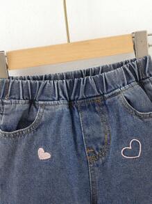 SHEIN Explorewe Vaqueros sueltos y casuales con bordado de corazón tierno para niña