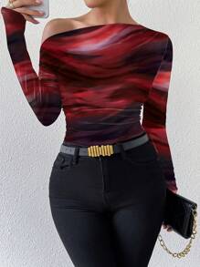 EMERY ROSE Camiseta de manga larga con hombro asimétrico y fruncido con estampado de degradado de mármol para mujeres, ideal para el Año Nuevo y la primavera/otoño - Rojo - Ver 5