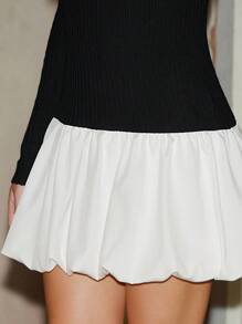 Chiquease Französisches elegantes Mädchen Chic-Vibe Kontrast-Farbiges gestricktes Puffminikleid mit langen Ärmeln und Rundhalsausschnitt - Schwarz - Übersicht 5