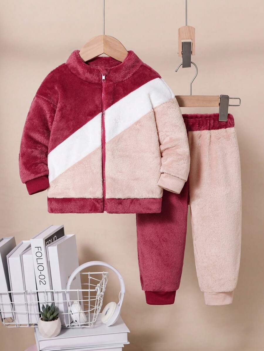 زوج من جاكيتات الفتيات الرضع العادية المرقعة الفضفاضة، مناسبة للارتداء اليومي في الخريف والشتاء