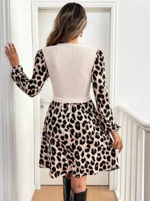 SHEIN Frenchy 1 件女式豹纹罗纹针织长袖迷你连衣裙 - 杏色 - 查看 2