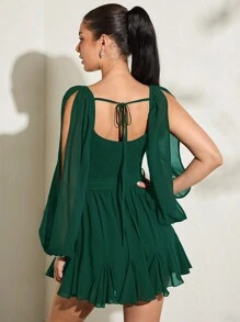 SHEIN BAE 轻盈夏季黑色纯色沙滩/度假/日常/约会性感简约甜心领蝴蝶结裹身开叉灯笼袖透视薄款连衣裙女 - 墨綠色 - 查看 2