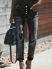 Jeans de mujer de otoño con bolsillos, detalles desgastados y cierre de botón, silueta ajustada