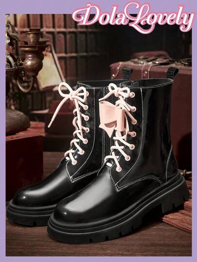 Dola Lovely Botas clásicas de tobillo con suela gruesa, estilo británico vintage, con lazada, puntera redonda, cordones y tachuelas con forma de corazón, para mujer, elegantes y de moda