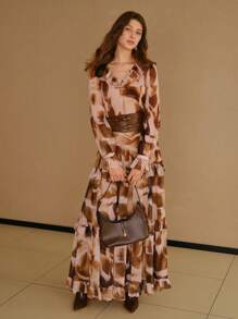 MOTF STUDIO Vestido sin corsé de gasa con estampado integral, escote en V, mangas acampanadas y ribete de volantes