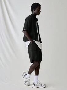 Manfinity VCAY 2 Stücke/Set Herren gewebtes lässiges, locker sitzendes schwarzes Kurzarmhemd & Shorts mit elastischem Bund