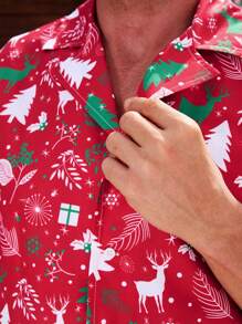 Manfinity VDAYZ Men's Christmas Tree Print Short Sleeve Shirt And Shorts Beach Suit Set