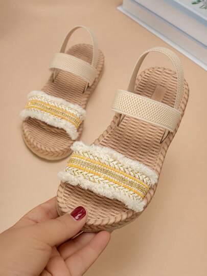 1 双女童舒适防滑百搭轻便时尚休闲平底凉鞋