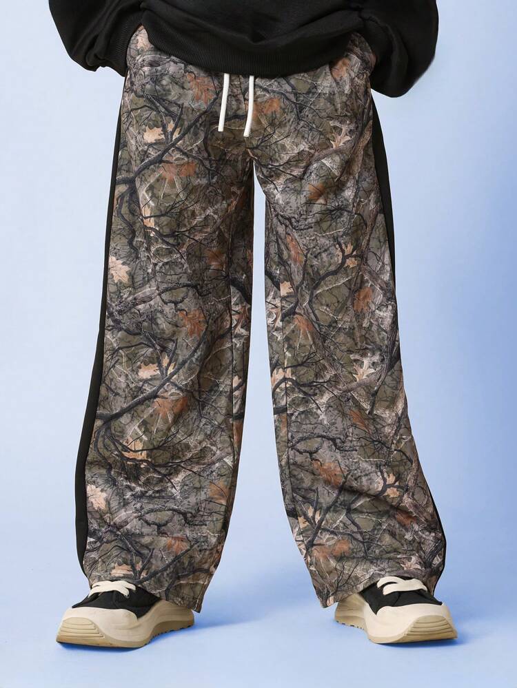 Jogginghose mit weitem Bein und Camouflage-Print