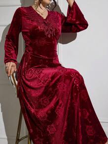 Al Najma 勃艮第红女士天鹅绒压花 3D 花朵端庄长袖连衣裙 - 酒紅色 - 查看 3